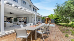 The Mahohany - The Vintage Holiday Houses